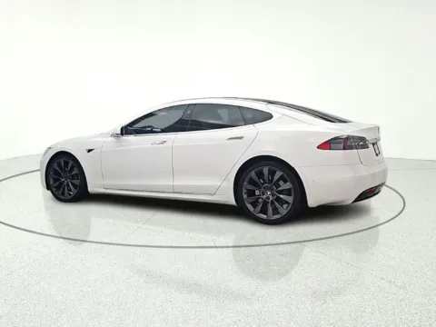 More photos of 2021 Tesla Model S Long Range at CarWise Gurnee, IL
