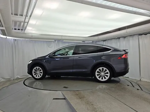 More photos of 2018 Tesla Model X 75D at CarWise Gurnee, IL