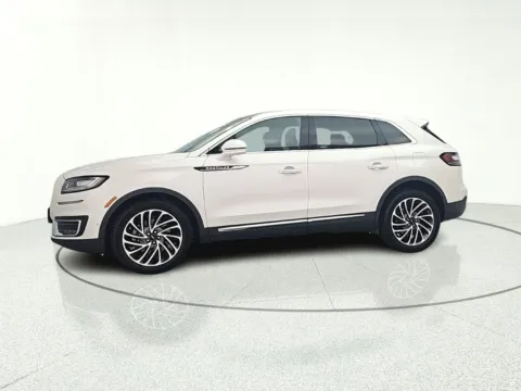 More photos of 2019 Lincoln Nautilus Reserve at CarWise Gurnee, IL
