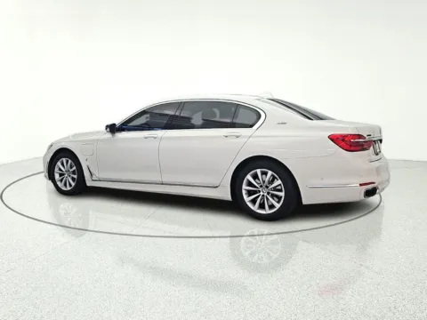 More photos of 2018 BMW 7 Series 740e xDrive iPerformance at CarWise Gurnee, IL