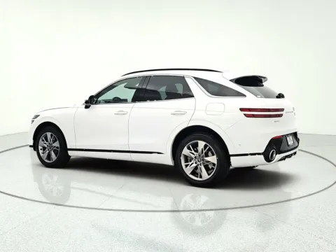 More photos of 2022 Genesis GV70 3.5T Sport at CarWise Gurnee, IL