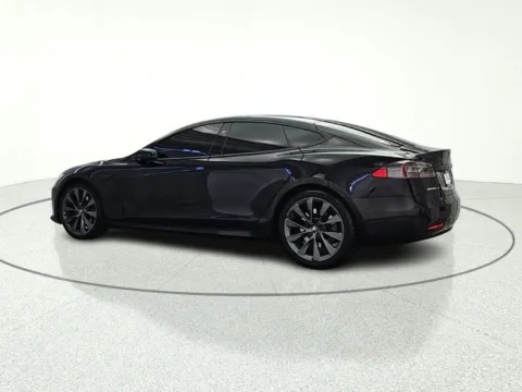 More photos of 2018 Tesla Model S 75D at CarWise Gurnee, IL