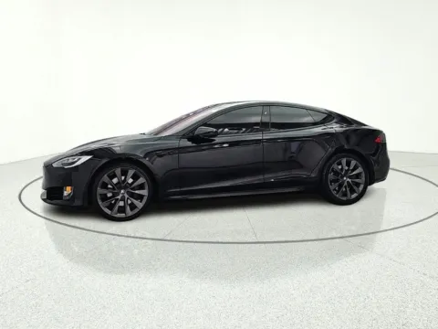 More photos of 2018 Tesla Model S 75D at CarWise Gurnee, IL
