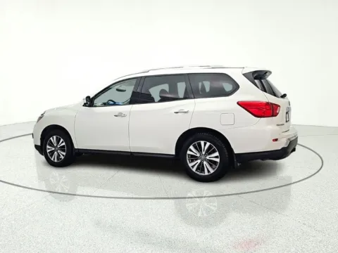 More photos of 2020 Nissan Pathfinder SL at CarWise Gurnee, IL