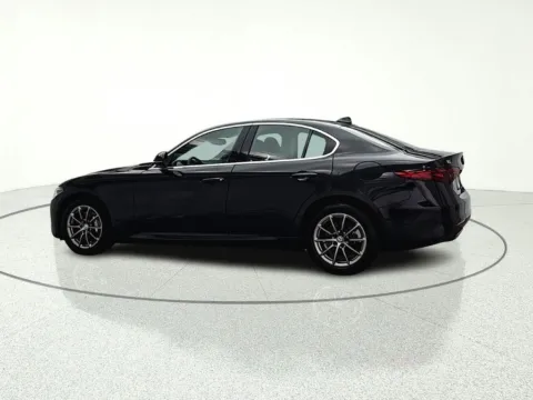 More photos of 2018 Alfa Romeo Giulia at CarWise Gurnee, IL