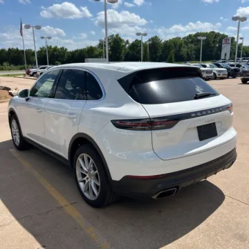 Photos of 2020 Porsche Cayenne for sale in Gurnee, IL at CarWise Gurnee