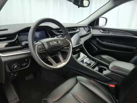 More photos of 2023 Jeep Grand Cherokee 4xe at CarWise Gurnee, IL