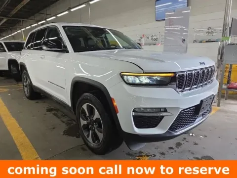 White 2023 Jeep Grand Cherokee 4xe for sale in Gurnee, IL