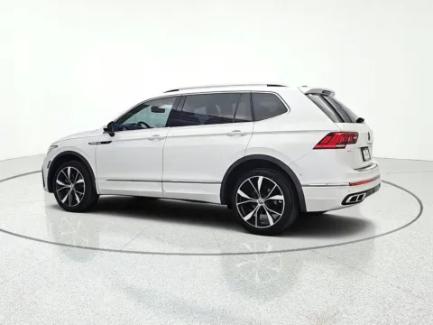 More photos of 2022 Volkswagen Tiguan 2.0T SEL R-Line at CarWise Gurnee, IL