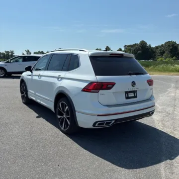 Photos of 2022 Volkswagen Tiguan 2.0T SEL R-Line for sale in Gurnee, IL at CarWise Gurnee