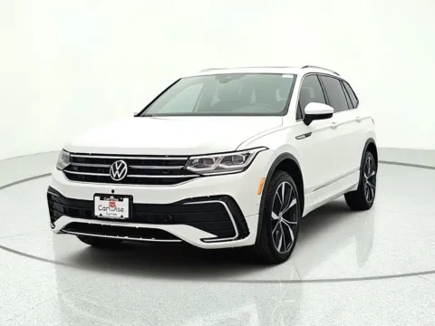 Photos of 2022 Volkswagen Tiguan 2.0T SEL R-Line for sale in Gurnee, IL at CarWise Gurnee