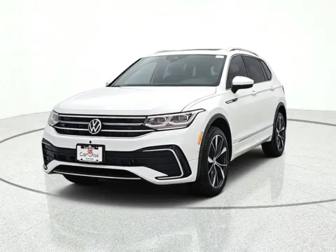 Photos of 2022 Volkswagen Tiguan 2.0T SEL R-Line for sale in Gurnee, IL at CarWise Gurnee
