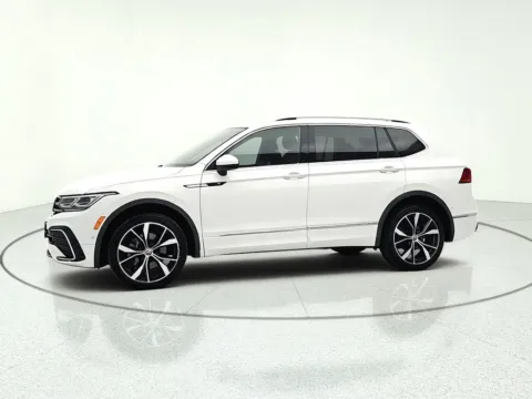 More photos of 2022 Volkswagen Tiguan 2.0T SEL R-Line at CarWise Gurnee, IL