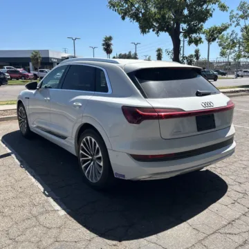 Photos of 2019 Audi e-tron Prestige for sale in Gurnee, IL at CarWise Gurnee