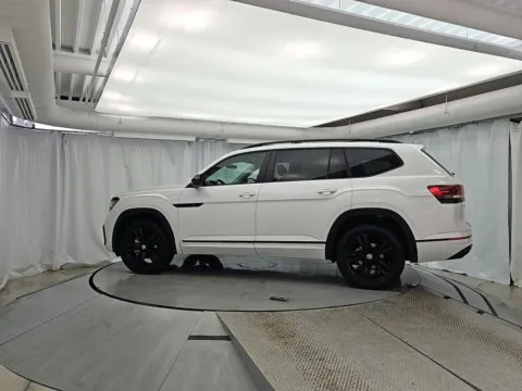 More photos of 2023 Volkswagen Atlas 3.6L V6 SEL R-Line at CarWise Gurnee, IL