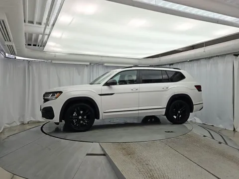 Another view of 2023 Volkswagen Atlas 3.6L V6 SEL R-Line for sale in Gurnee, IL at CarWise Gurnee
