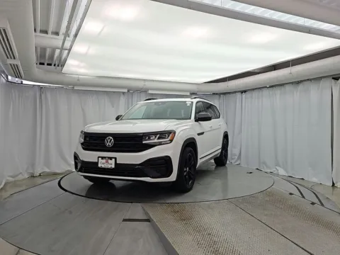 Photos of 2023 Volkswagen Atlas 3.6L V6 SEL R-Line for sale in Gurnee, IL at CarWise Gurnee