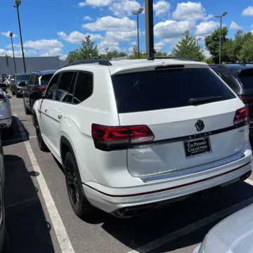 Photos of 2023 Volkswagen Atlas 3.6L V6 SEL R-Line for sale in Gurnee, IL at CarWise Gurnee