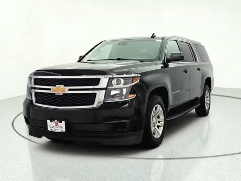 Photos of 2020 Chevrolet Suburban LT for sale in Gurnee, IL at CarWise Gurnee