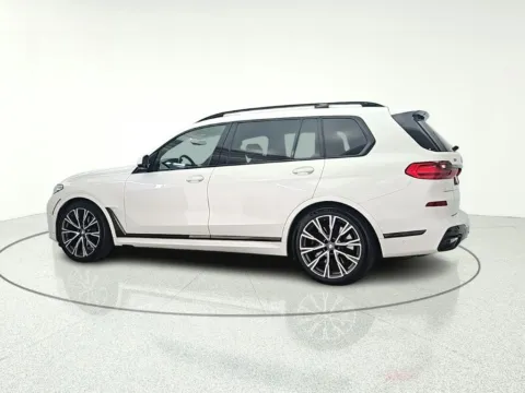 More photos of 2021 BMW X7 M50i at CarWise Gurnee, IL