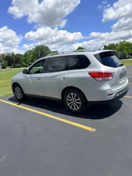 Photos of 2014 Nissan Pathfinder SV for sale in Gurnee, IL at CarWise Gurnee
