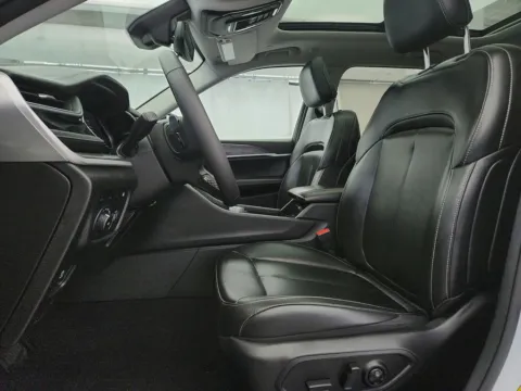 More photos of 2023 Jeep Grand Cherokee 4xe at CarWise Gurnee, IL
