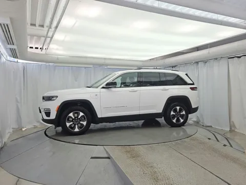 White 2023 Jeep Grand Cherokee 4xe for sale in Gurnee, IL