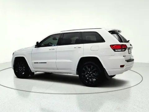 More photos of 2020 Jeep Grand Cherokee Altitude at CarWise Gurnee, IL