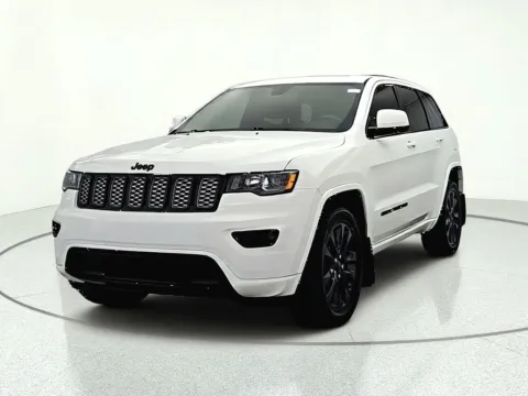 Photos of 2020 Jeep Grand Cherokee Altitude for sale in Gurnee, IL at CarWise Gurnee