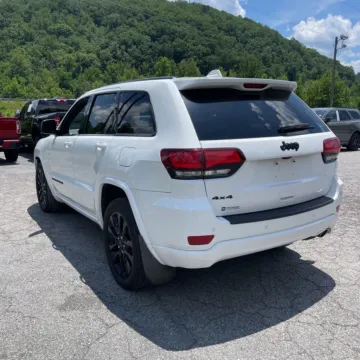 Photos of 2020 Jeep Grand Cherokee Altitude for sale in Gurnee, IL at CarWise Gurnee