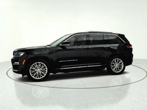 Another view of 2023 Jeep Grand Cherokee Summit 4xe for sale in Gurnee, IL at CarWise Gurnee