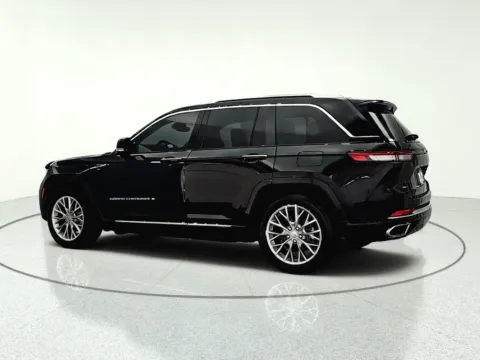 More photos of 2023 Jeep Grand Cherokee Summit 4xe at CarWise Gurnee, IL
