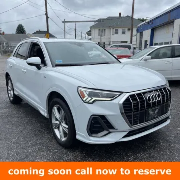 White 2022 Audi Q3 Premium Plus for sale in Gurnee, IL