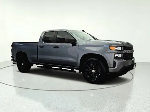 Photos of 2019 Chevrolet Silverado 1500 Custom for sale in Gurnee, IL at CarWise Gurnee