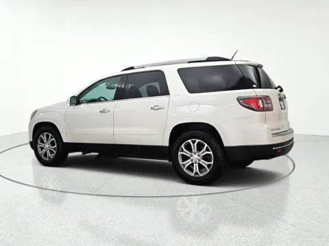 More photos of 2013 GMC Acadia SLT-2 at CarWise Gurnee, IL