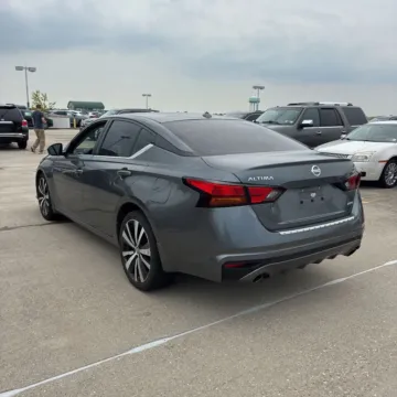 Photos of 2021 Nissan Altima 2.5 SR for sale in Gurnee, IL at CarWise Gurnee