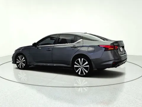 More photos of 2021 Nissan Altima 2.5 SR at CarWise Gurnee, IL