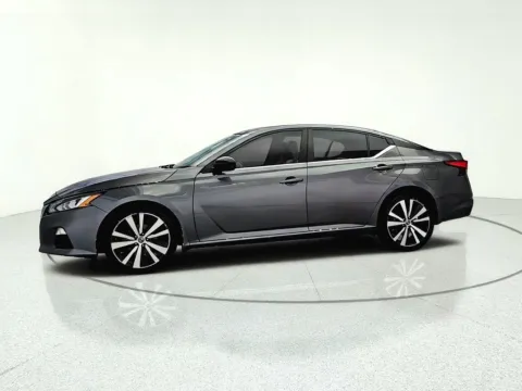 More photos of 2021 Nissan Altima 2.5 SR at CarWise Gurnee, IL