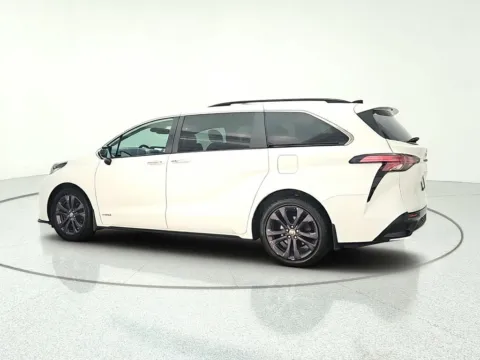 More photos of 2021 Toyota Sienna XSE at CarWise Gurnee, IL