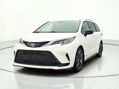 Photos of 2021 Toyota Sienna XSE for sale in Gurnee, IL at CarWise Gurnee