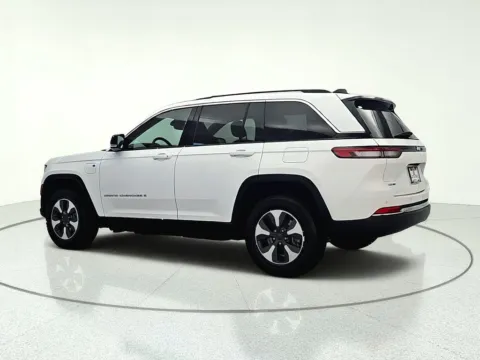 More photos of 2023 Jeep Grand Cherokee 4xe at CarWise Gurnee, IL