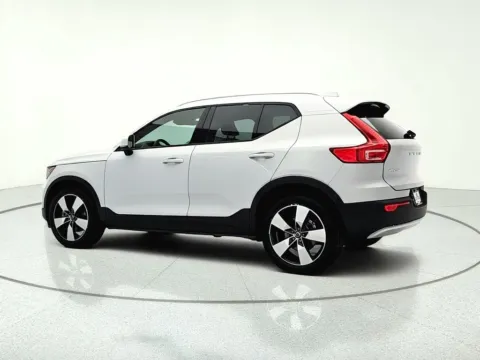 More photos of 2020 Volvo XC40 Momentum at CarWise Gurnee, IL