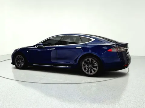 More photos of 2020 Tesla Model S Long Range at CarWise Gurnee, IL