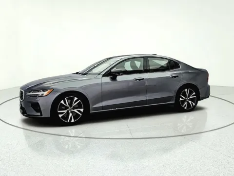 More photos of 2019 Volvo S60 T6 R-Design at CarWise Gurnee, IL