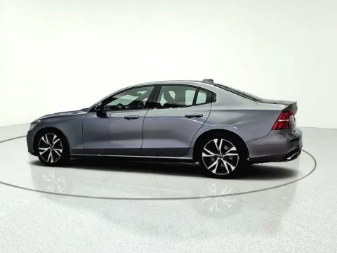 More photos of 2019 Volvo S60 T6 R-Design at CarWise Gurnee, IL