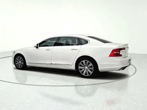 More photos of 2018 Volvo S90 T6 Inscription at CarWise Gurnee, IL