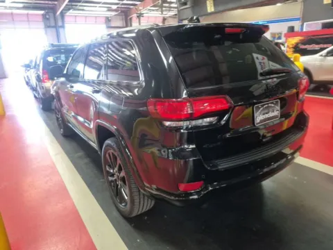 Photos of 2019 Jeep Grand Cherokee Altitude for sale in Gurnee, IL at CarWise Gurnee