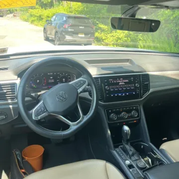 Another view of 2022 Volkswagen Atlas Cross Sport 3.6L V6 SE w/Technology for sale in Gurnee, IL at CarWise Gurnee