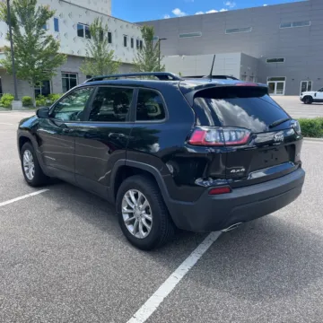 Photos of 2022 Jeep Cherokee Latitude Lux for sale in Gurnee, IL at CarWise Gurnee