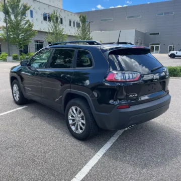 Photos of 2022 Jeep Cherokee Latitude Lux for sale in Gurnee, IL at CarWise Gurnee